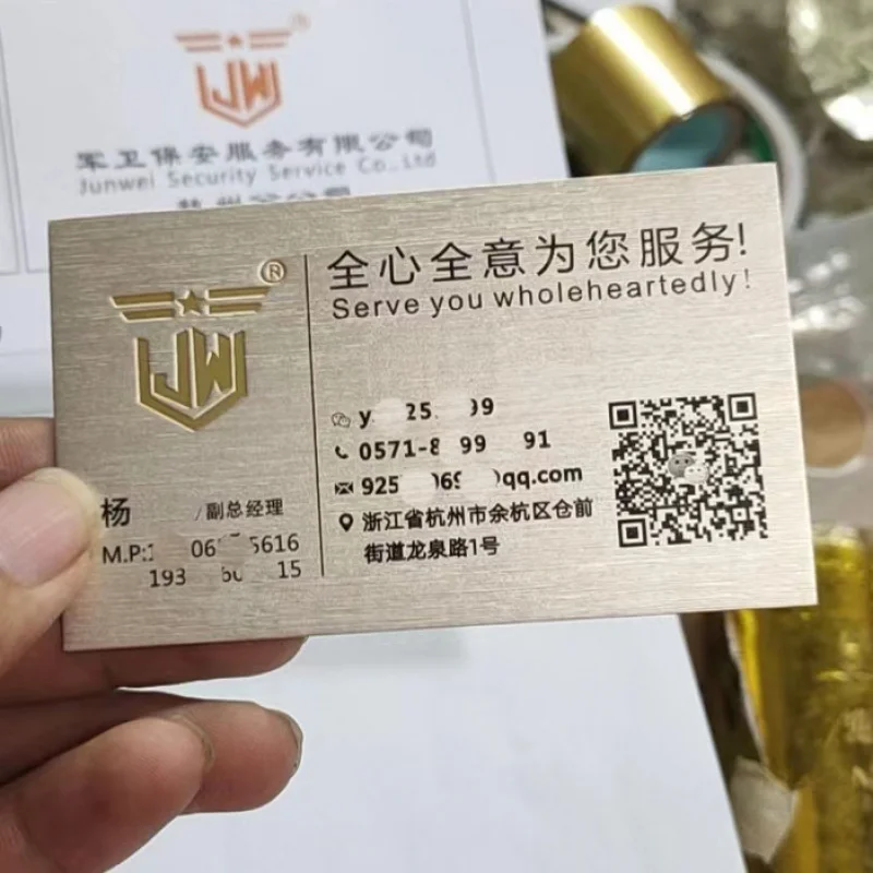 Maßgeschneiderte High-End-Visitenkarte aus gebürstetem Metall mit Spezialpapier, personalisierte Visitenkarte mit Prägung für Geschäftsausstellungen