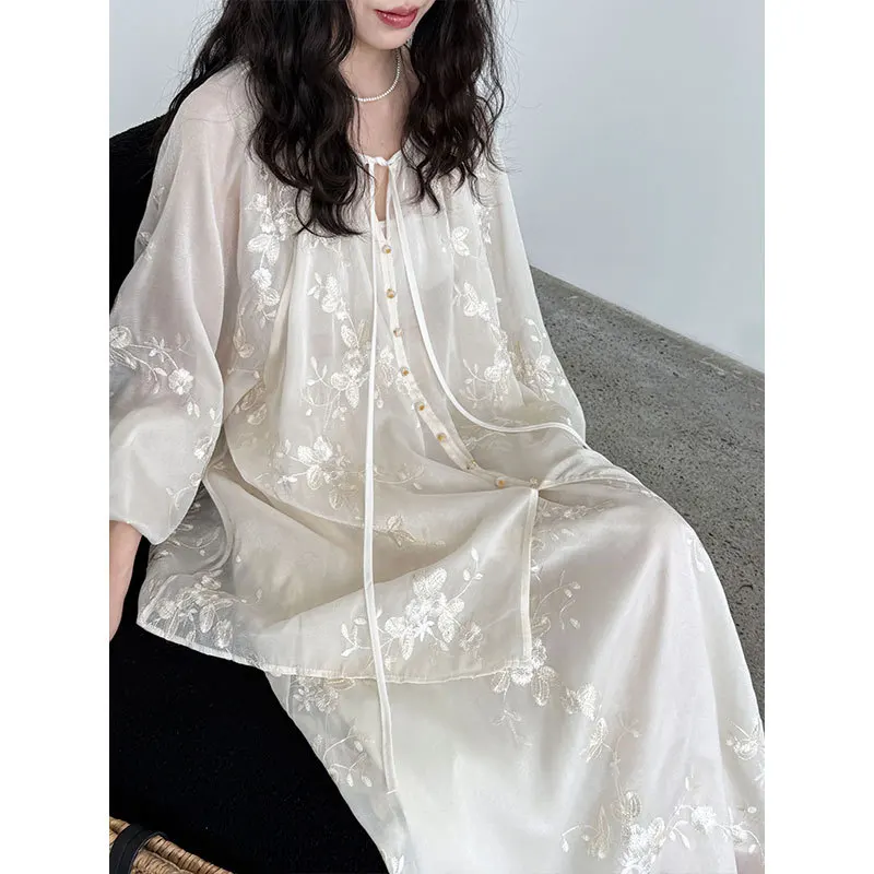 

Новый комплект из рубашки и юбки с вышивкой в китайском стиле, женский летний комплект из двух предметов с солнцезащитным кремом для тяжелой промышленности