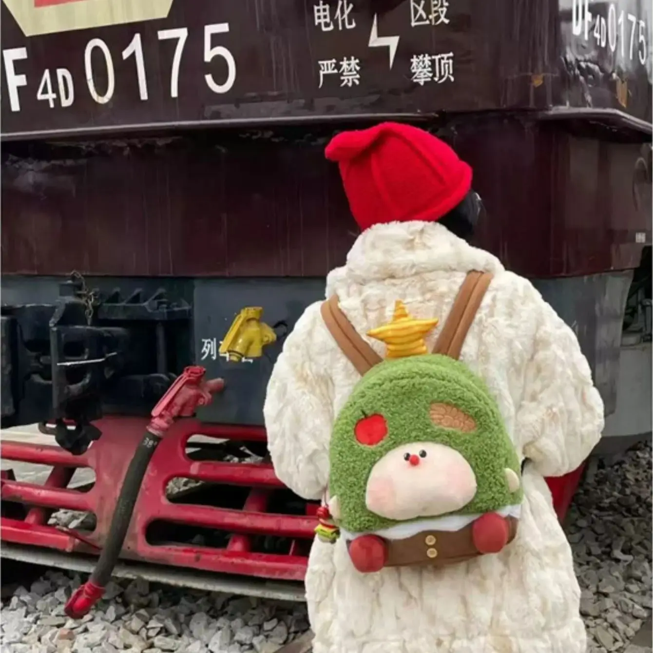 

1 шт. зимний милый плюшевый рюкзак с изображением яблока, легкая школьная сумка для студентов и девочек, забавная новинка для женщин