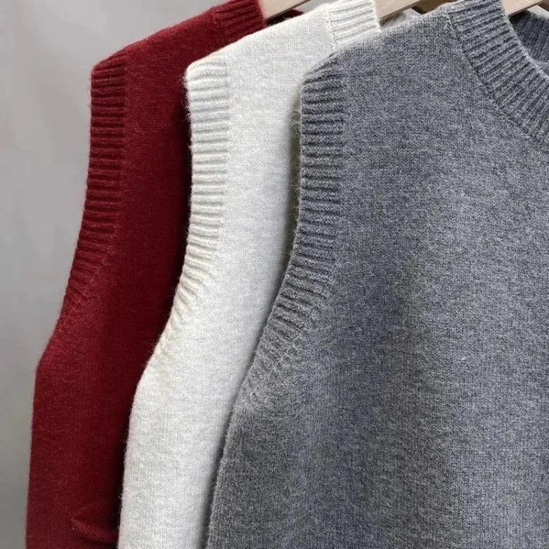 Knitted Sweater Vest Women Gold Buckle O-Neck Sleeveless Chic Red Knit Pullovers Soft Elegant Sweater Fall Winter Vests Clothing