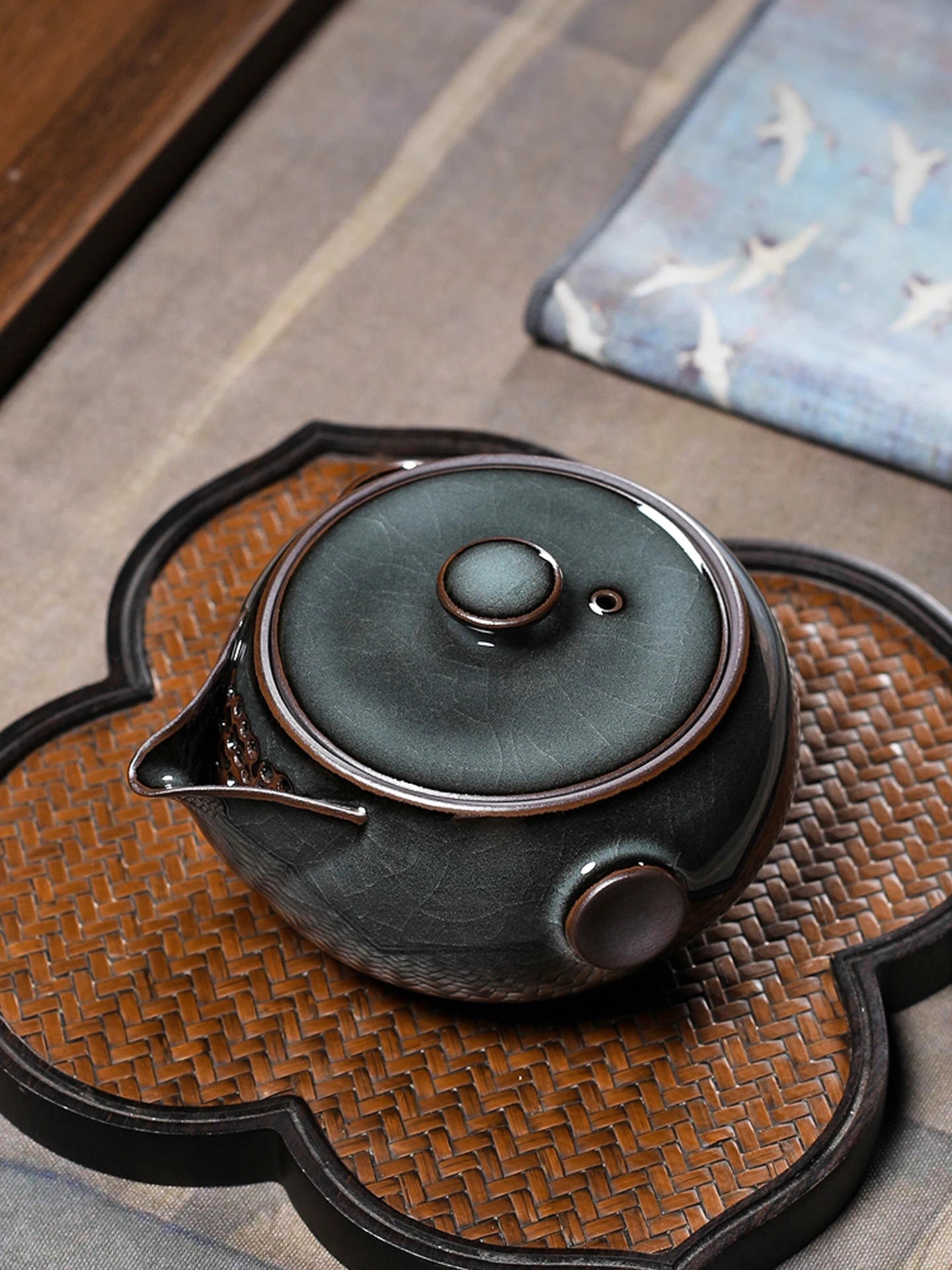 

Handmade Blue Porcelain Tea Pot Single Bowl Travel Tea Making Chinese Gongfu Tea Set Ice Crack Ceramic Traditional Craft Offi...