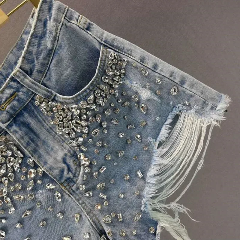 ANJY Sommer Neue Frauen Streetwear Flut Trendy Zerrissene Jeans Vintage Distressed Heavy Craft Diamanten Grat Luxus Denim Shorts A7695