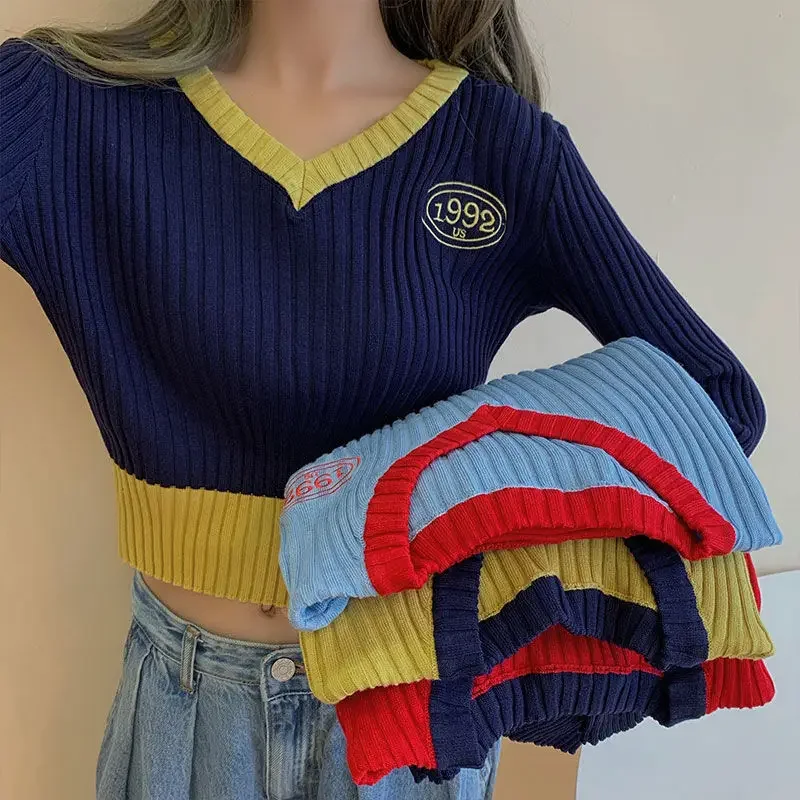 

Женский трикотажный пуловер с V-образным вырезом и длинным рукавом