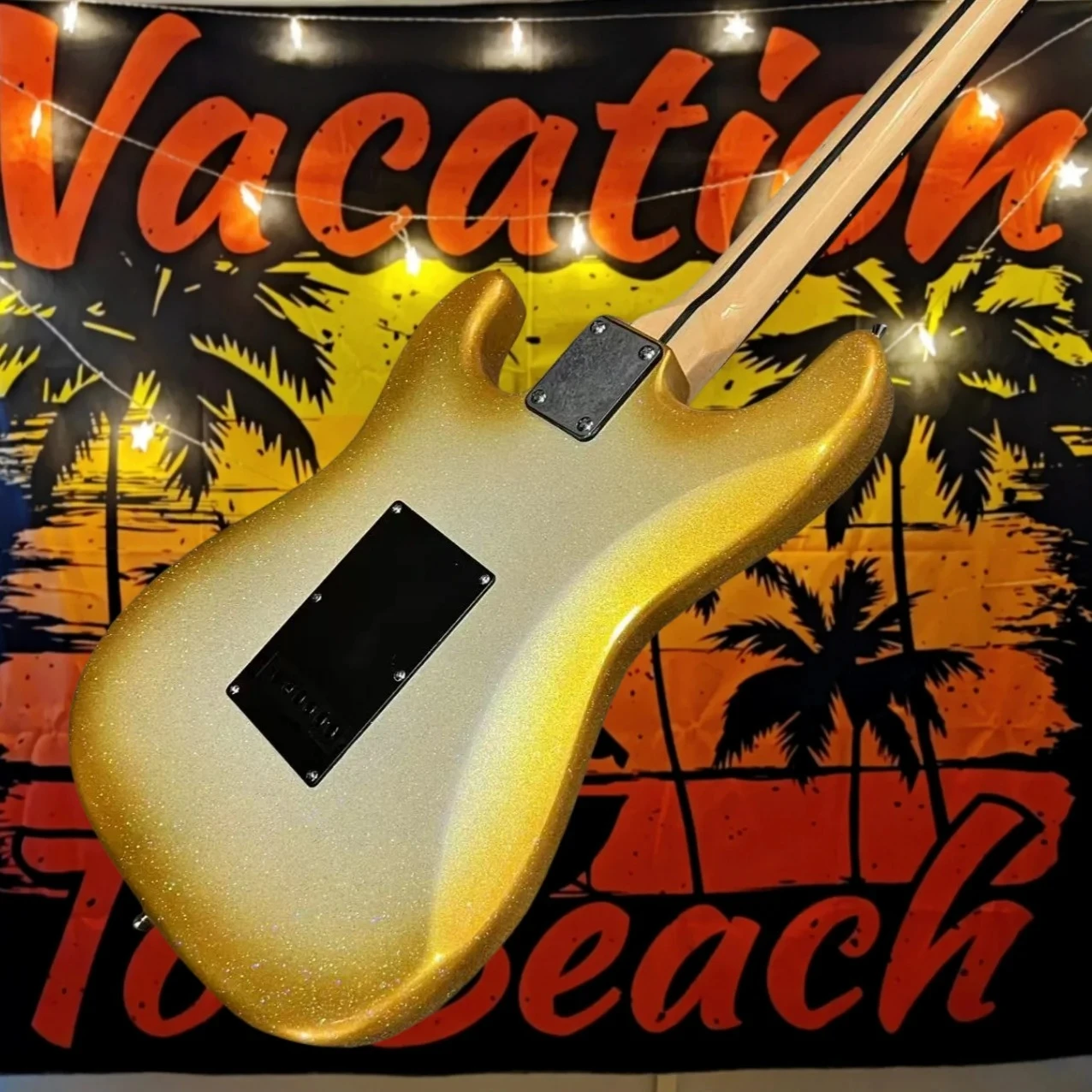 Silver Powder Guitar Black Protective Plate SSH Pickups Single Rocking Bridge Rosewood Fingerboard Novice guitar