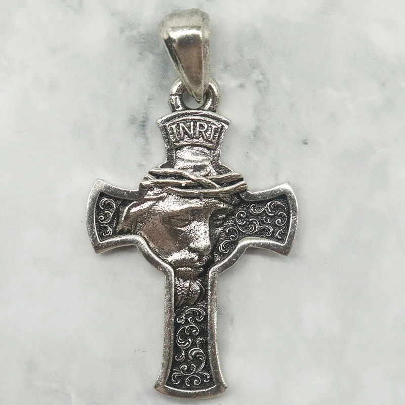 

Купи 3, получи 1 бесплатно. SheCrown. Страдающее лицо появляется на распятии. Это не просто украшение, а подвеска-талисман, символизирующая взгляд и шепот.