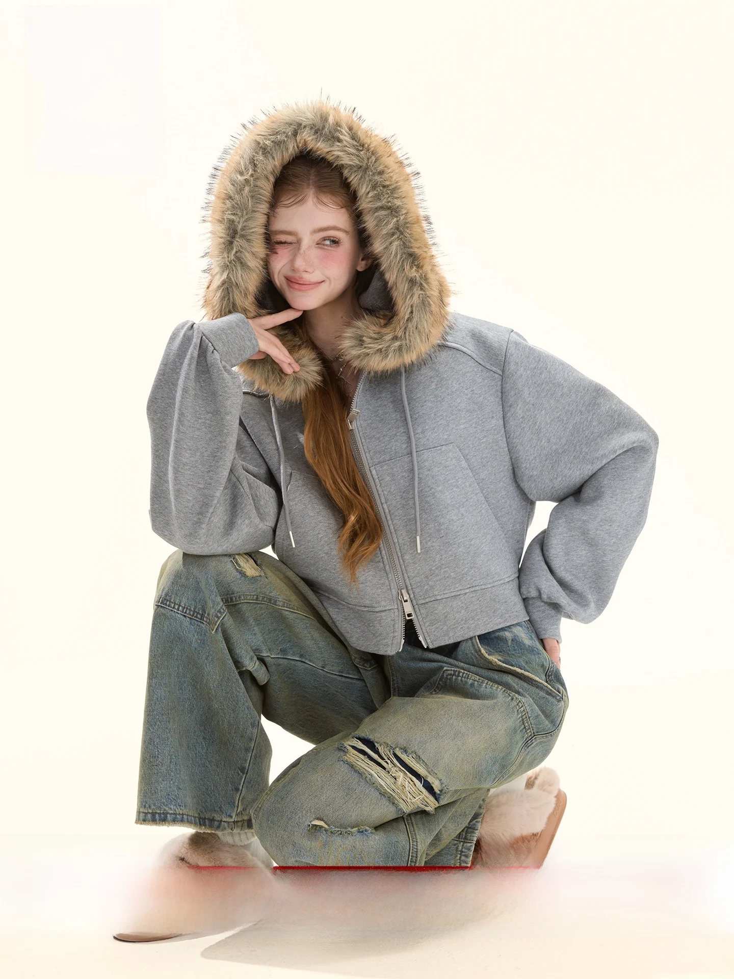 

Женская утепленная куртка GirlyFancyClub с отстегивающимся меховым капюшоном, на молнии, белая, уличный стиль