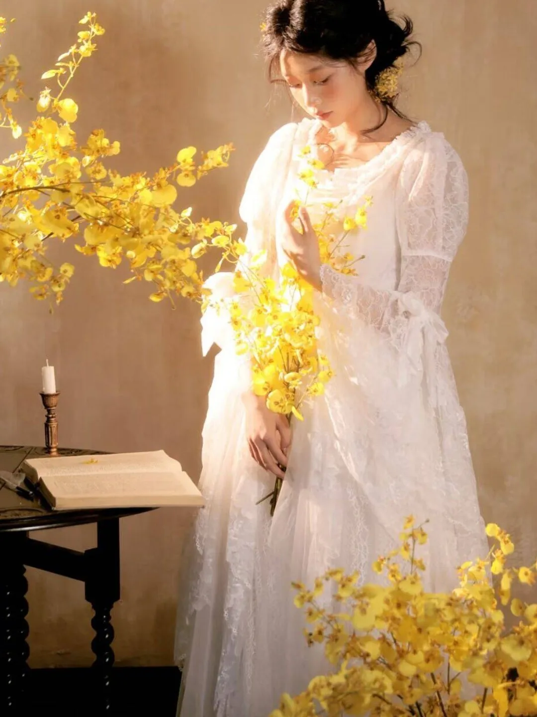 

Retro Oil Painting Style Girl's Dress Photography Studio New Theme Clothing Atmosphere Sensation Individual Portrait Photogra...