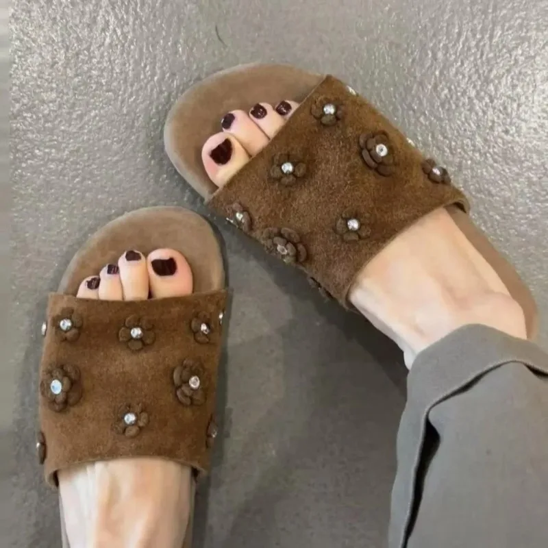 Designer Parfüm Dekoration Fell Hausschuhe Frauen Rosa Rutschen Frauen Winter Flip-Flops Kamelie Perle Perlen Pelz Sandalen