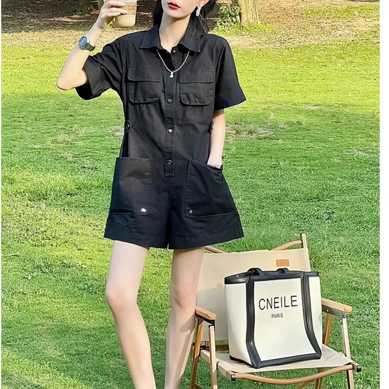 จั๊มสูทขากว้างห้าส่วนทรงหลวมสไตล์เกาหลีสำหรับผู้หญิง รุ่นใหม่ล่าสุด ใส่สบาย ช่วยพรางหุ่น เหมาะสำหรับใส่ทำงาน ผลิตจากโพลีเอสเตอร์...