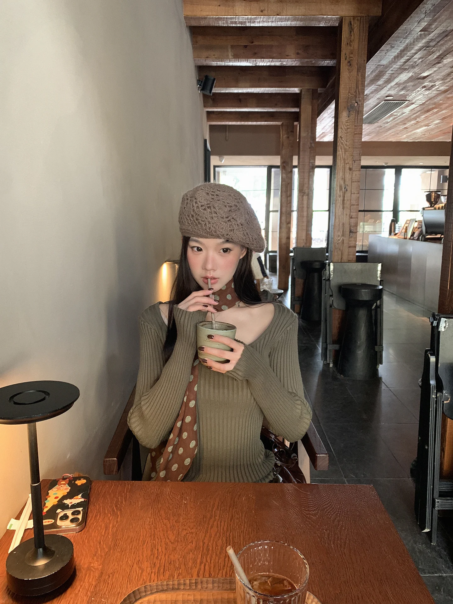 

Красный свитер знаменитостей, женская зимняя верхняя одежда, уникальный красивый антивозрастной топ, ленивый высококачественный вязаный топ