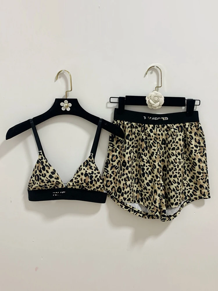 

2024 Spring New Leopard Print Bra And Halter Neck Bikini Set Casual Beach Vacation Women's Fashion Swimwear Polyester