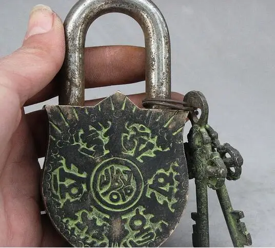 Ancient Tibetan bronze Buddha, Ganapati Ganesh, Buddha, 2 keys, door lock