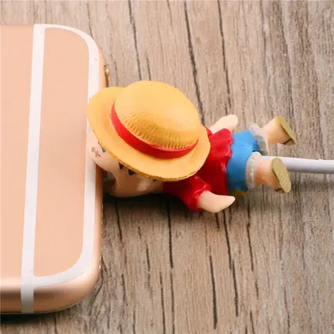 Anime 원피스 케이블 물린 보호대 아이폰 Usb 케이블 주최자 와인 더 충전기 Kawaii Luffy Zoro 수호자 장난감 생일 선물