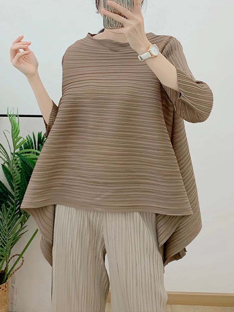 GVUW Pleated Blouse For Women 2024 New Spring O-neck Three Quarter Sleeve Solid Color Loose Casual Shirt Female Elegant 17G2471