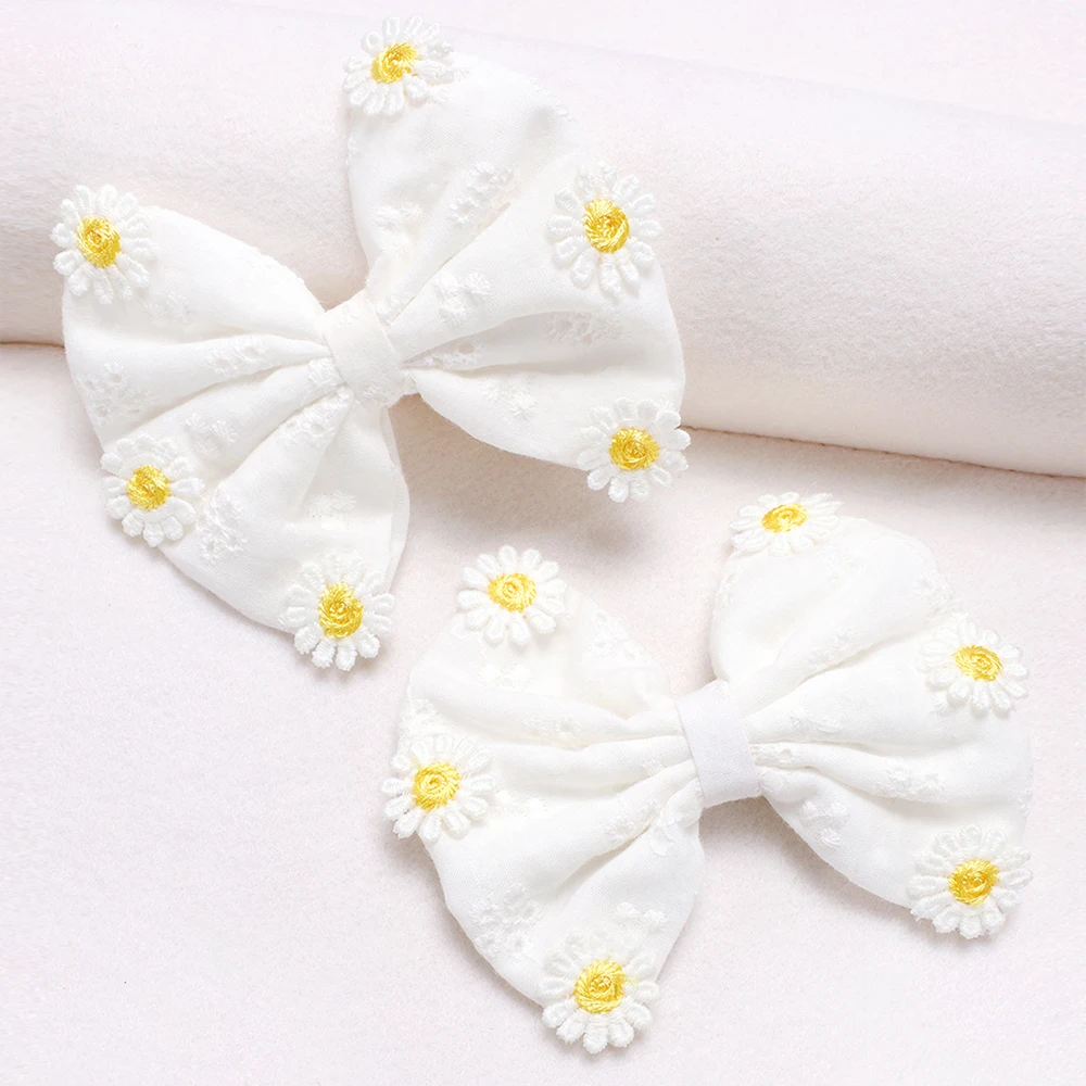 2 PC Daisy Hair Clips Girls White Bow Hair Clips Simple Flower Hair Accessories Hair Clips for Women and Girls Headwear