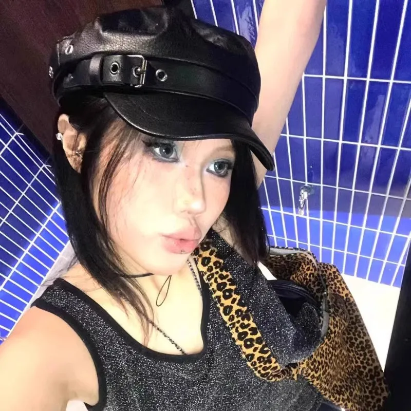 النساء القبعات السوداء بولي Leather الجلود شقة أعلى موزع الصحف قبعات خمر واقية من الشمس إنجلترا شقة Y2k الفتيات الشرير نمط الرجعية قبعة البيريه تنوعا