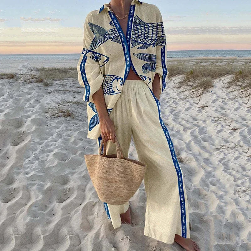 

Модные женские костюмы с принтом в отпускном стиле. Модный универсальный топ с рубашкой с длинными рукавами и свободные прямые брюки. Комплект из 2 предметов.