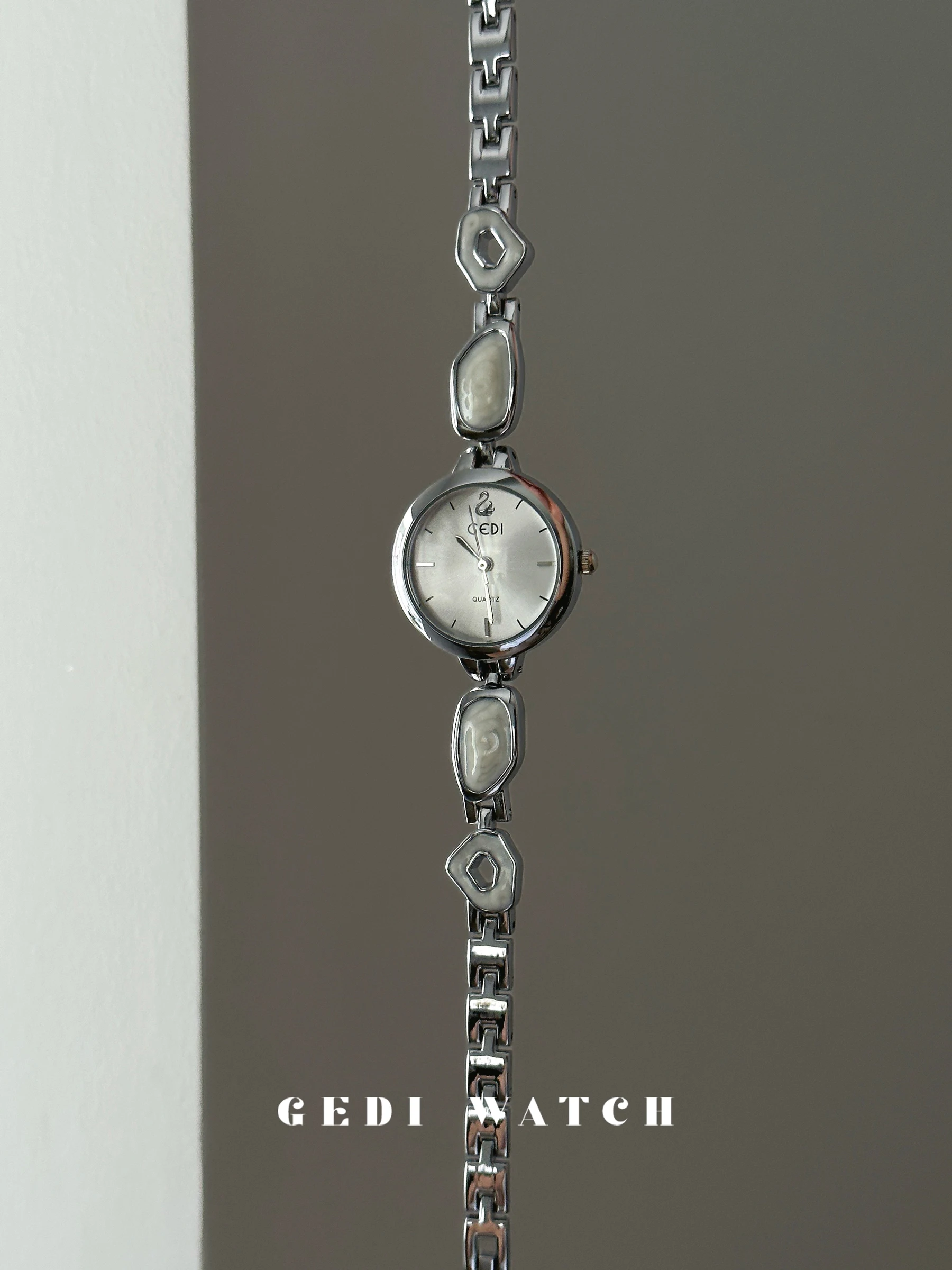 

Elegant Women'S Watch, High-End Women'S Watch, Light Luxury 2026 New Style, Versatile Bracelet Design, Women'S Watch