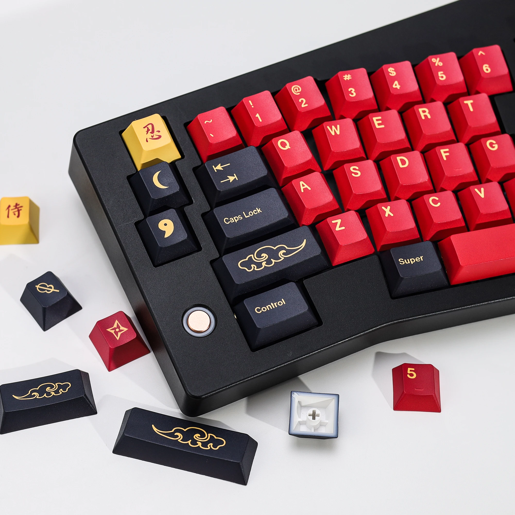 Retro Gaming Keyboard - KBDiy 143 Keys GMK Red Samurai