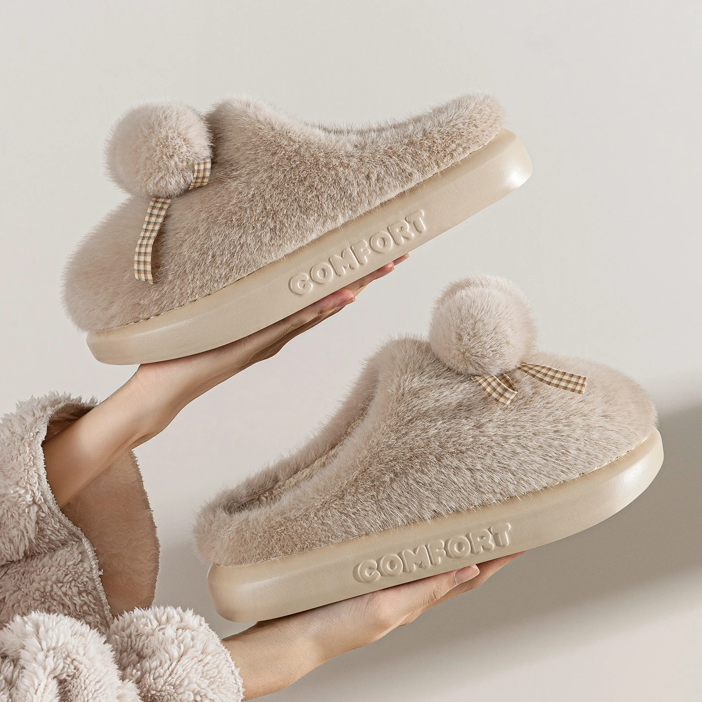 Niedliche Pom-Pom-Warme-Plüsch-Hausschuhe für Damen, Winter, dicke Sohle, Indoor-Hausschuhe, flauschiges Kunstfell, rutschfeste Baumwoll-Slipper für das Schlafzimmer. – Detail 6