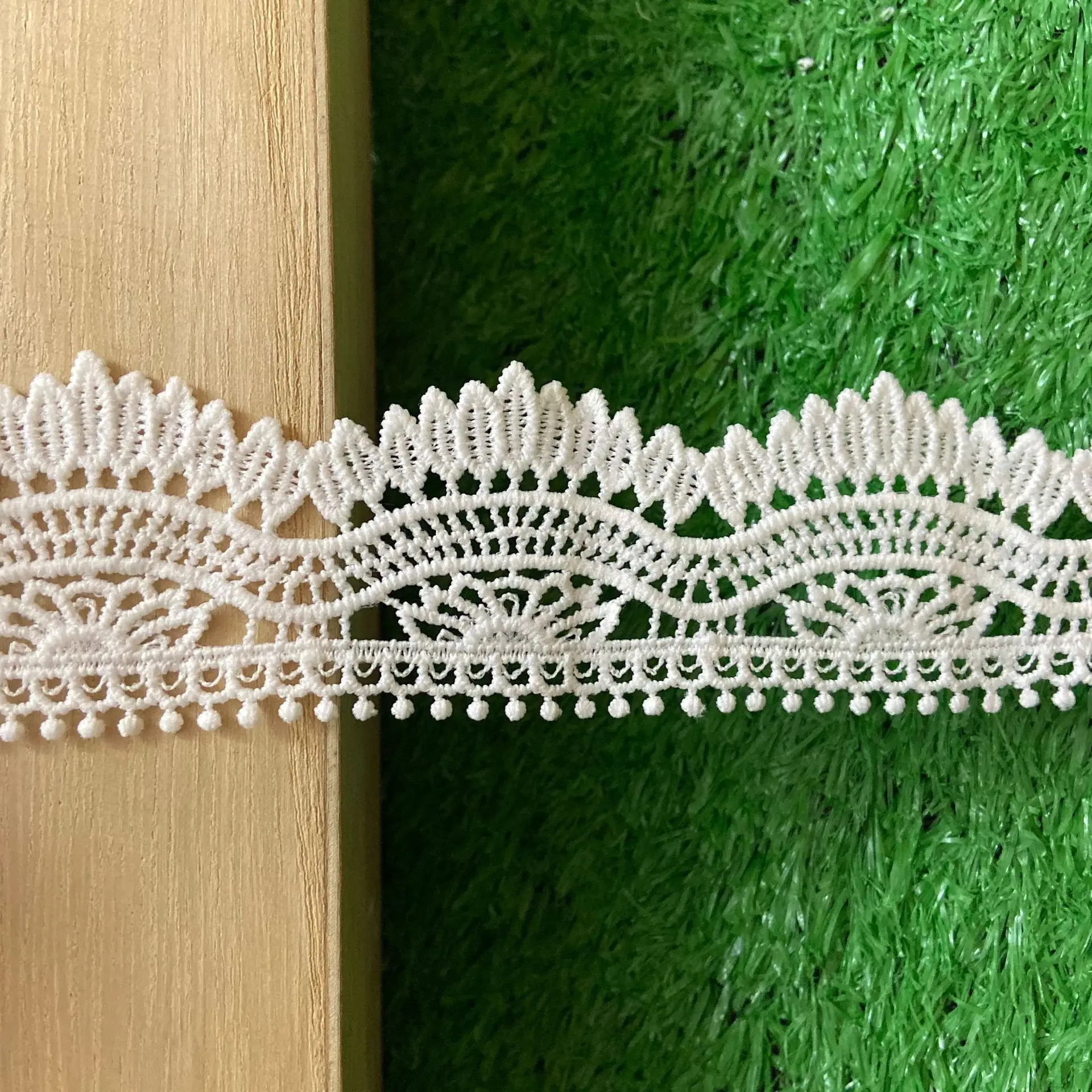 Exquisite White Leaf Lace Trim, Scalloped Edge, 1.96 Inch, for Clothing, Tablecloths & Handmade Projects