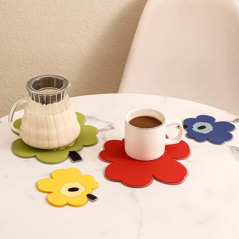 Two Pieces Flower Silicone Coasters Creative Heat Insulation Anti-scald Waterproof Mats Home and Decoration Kitchen Utensils