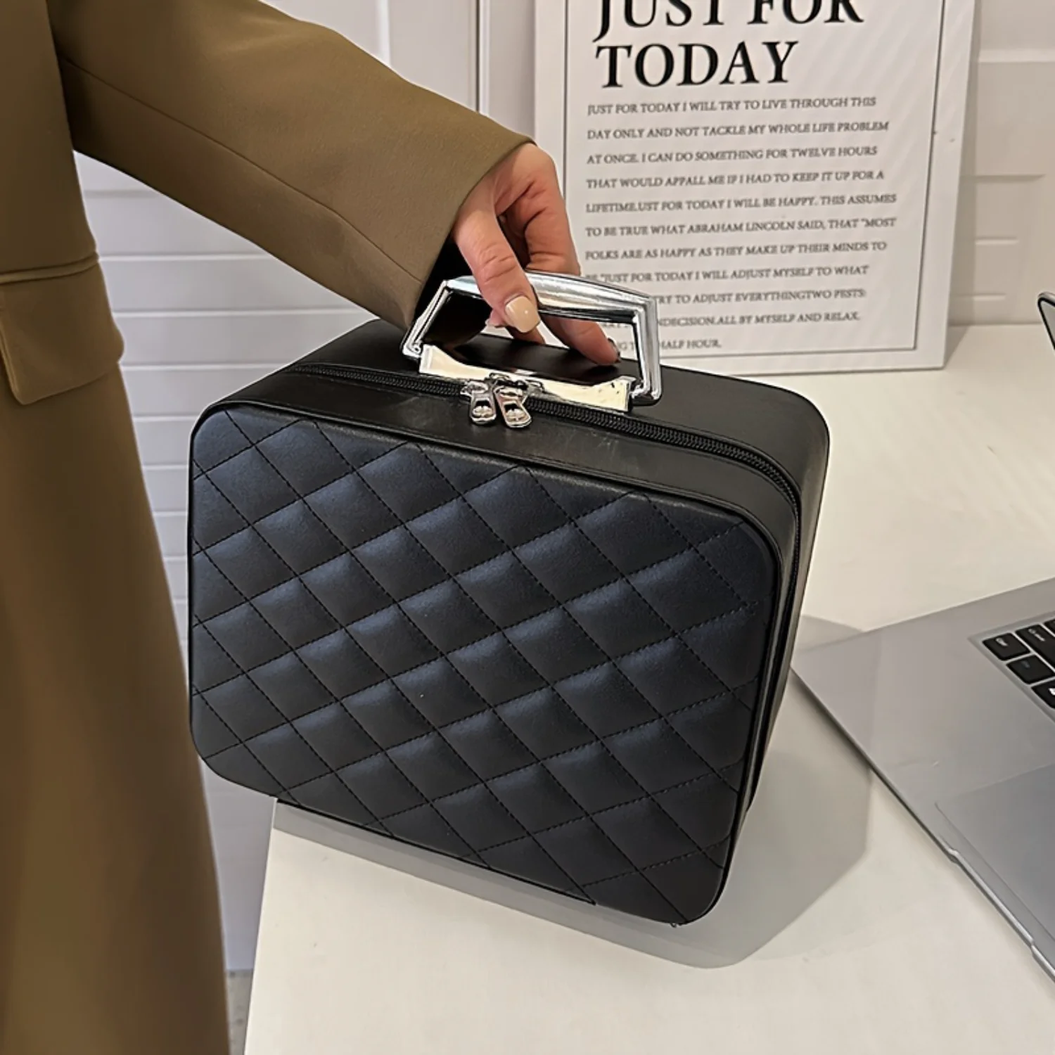 1PC Makeup Bag Portable Large Capacity Cosmetic  Bag Waterproof Travel Size Portable Cosmetic Case With Handle