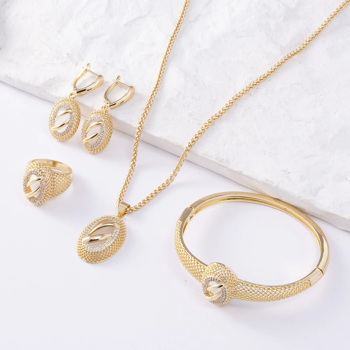 

Fashion 18k Gold Color Necklace Set Earrings Sexy Jewelry For Women Wedding Gift Young Lady Accessories Copper Light Weight