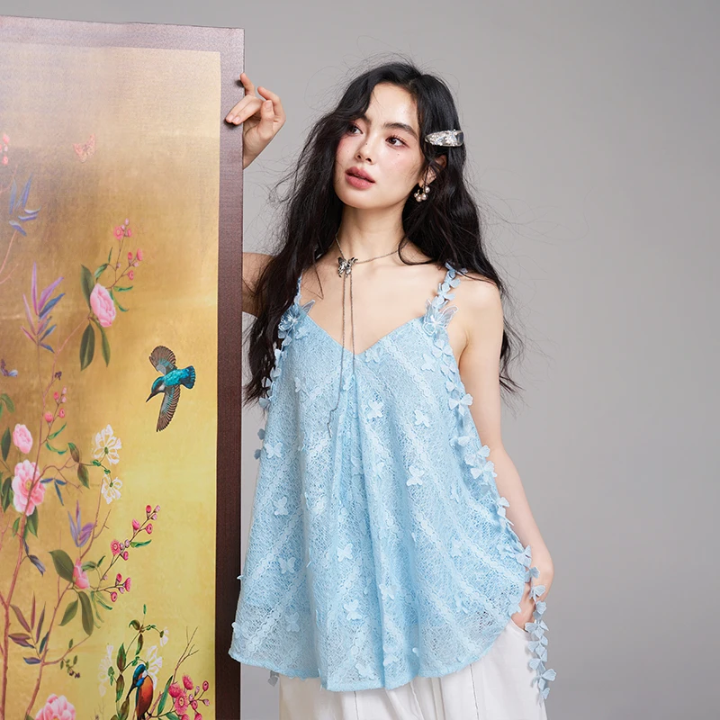 ELFSACK Floral 3D Lace Cami Top, V-Neck Flowy Sheer Tank Top, Romantic Casual Summer Camisole for Women