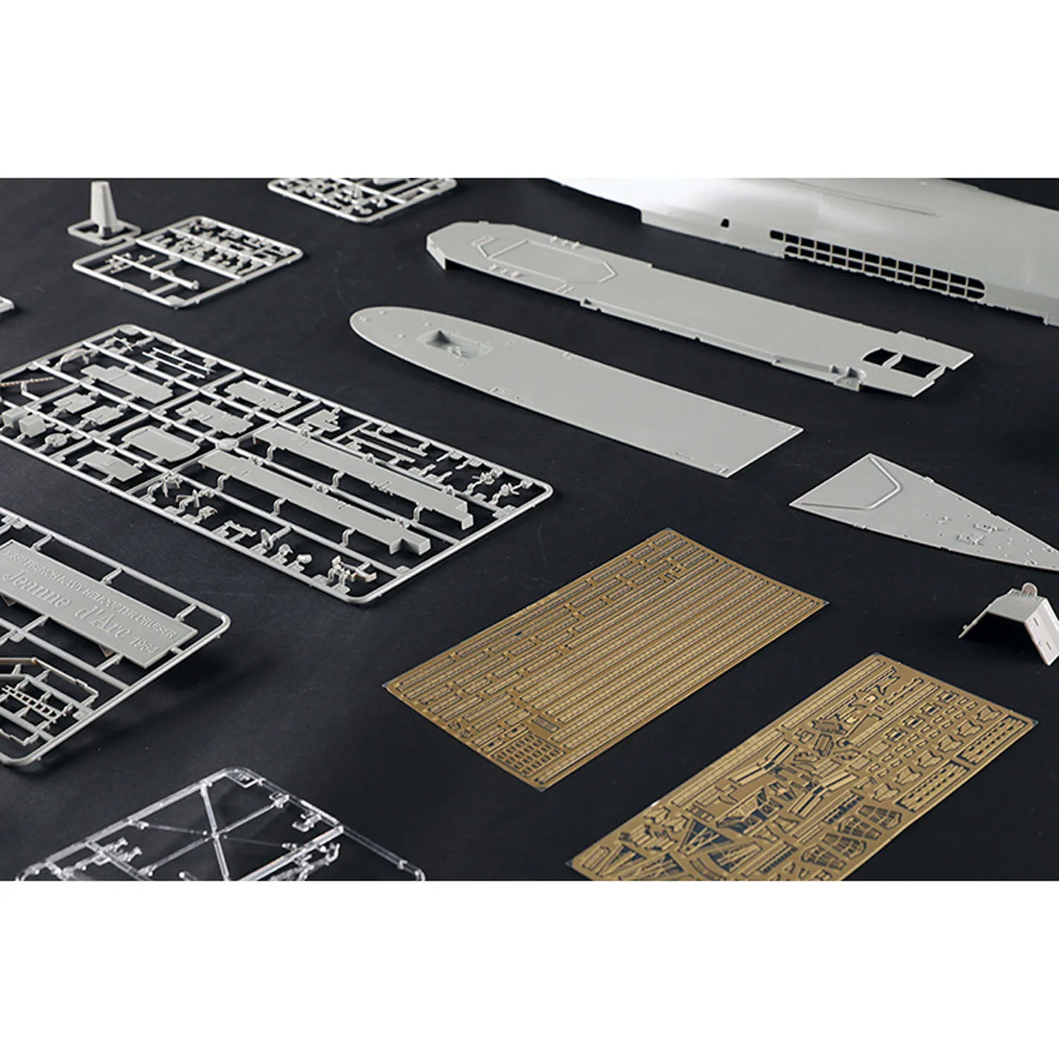 1-350-trumpeter-05636-helicoptero-cruiser-de-plastico-de-la-marina-francesa-jeanne-d'arc-1964-cadena-de-ancla-de-metal-kit-estatico-detallado