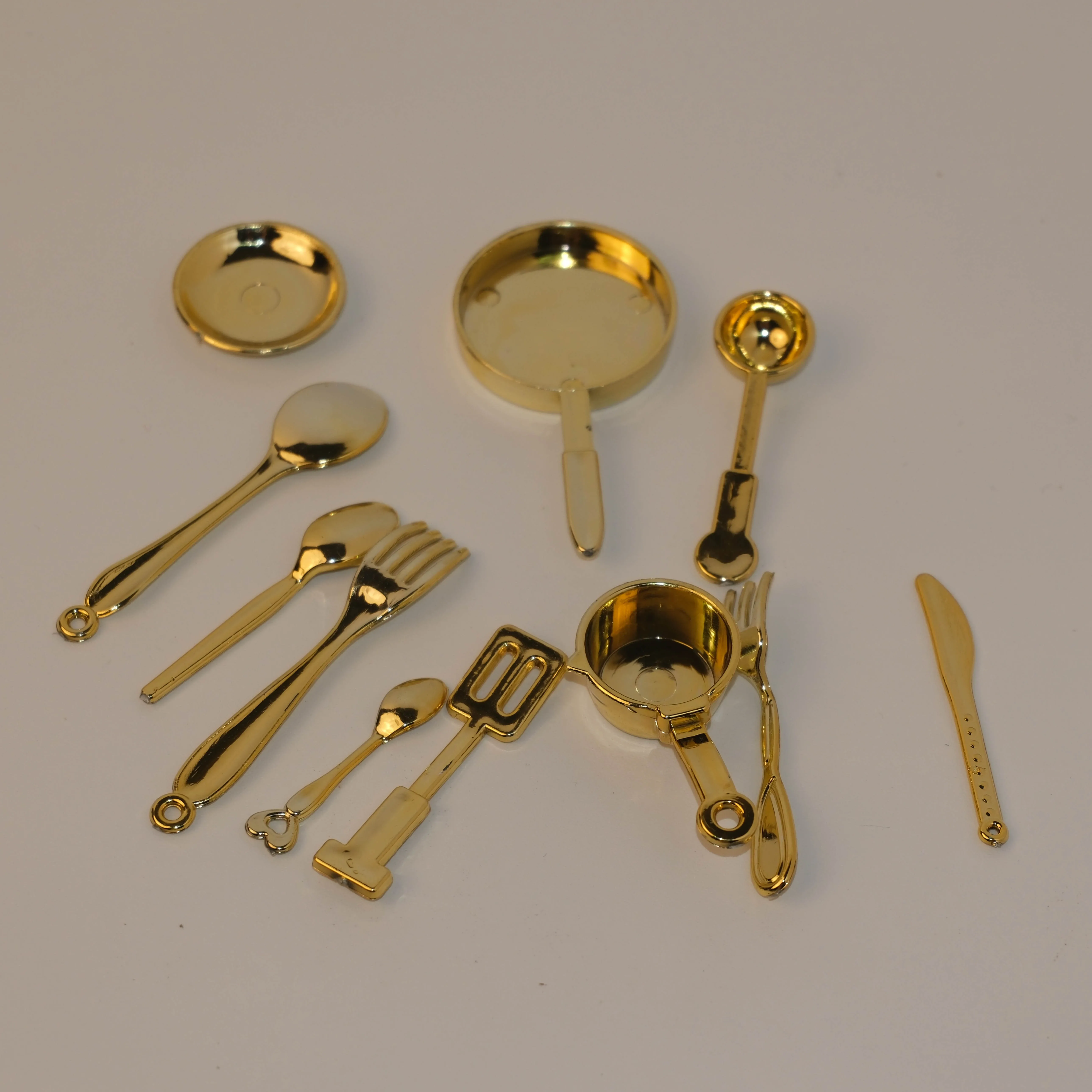 11pcs/1set Miniature Plastic Tableware, Miniature Kitchen Scene Table Accessories, Gold/Silver color,Playing house kitchen toys