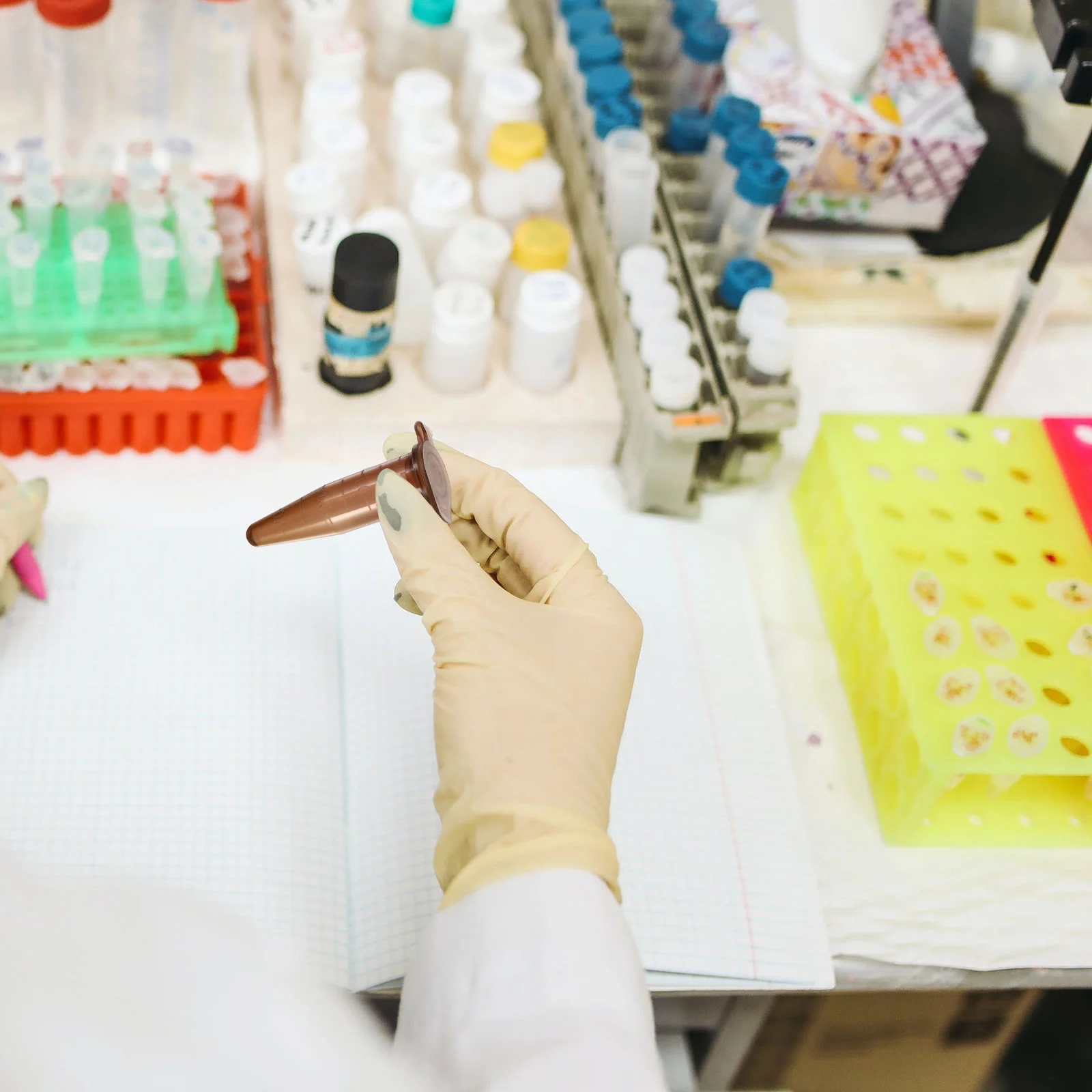 

500pcs Tubes 1.5Ml Brown Graduated Conical Plastic Microcentrifuge Vials Laboratory Test Sample Storage High Temp