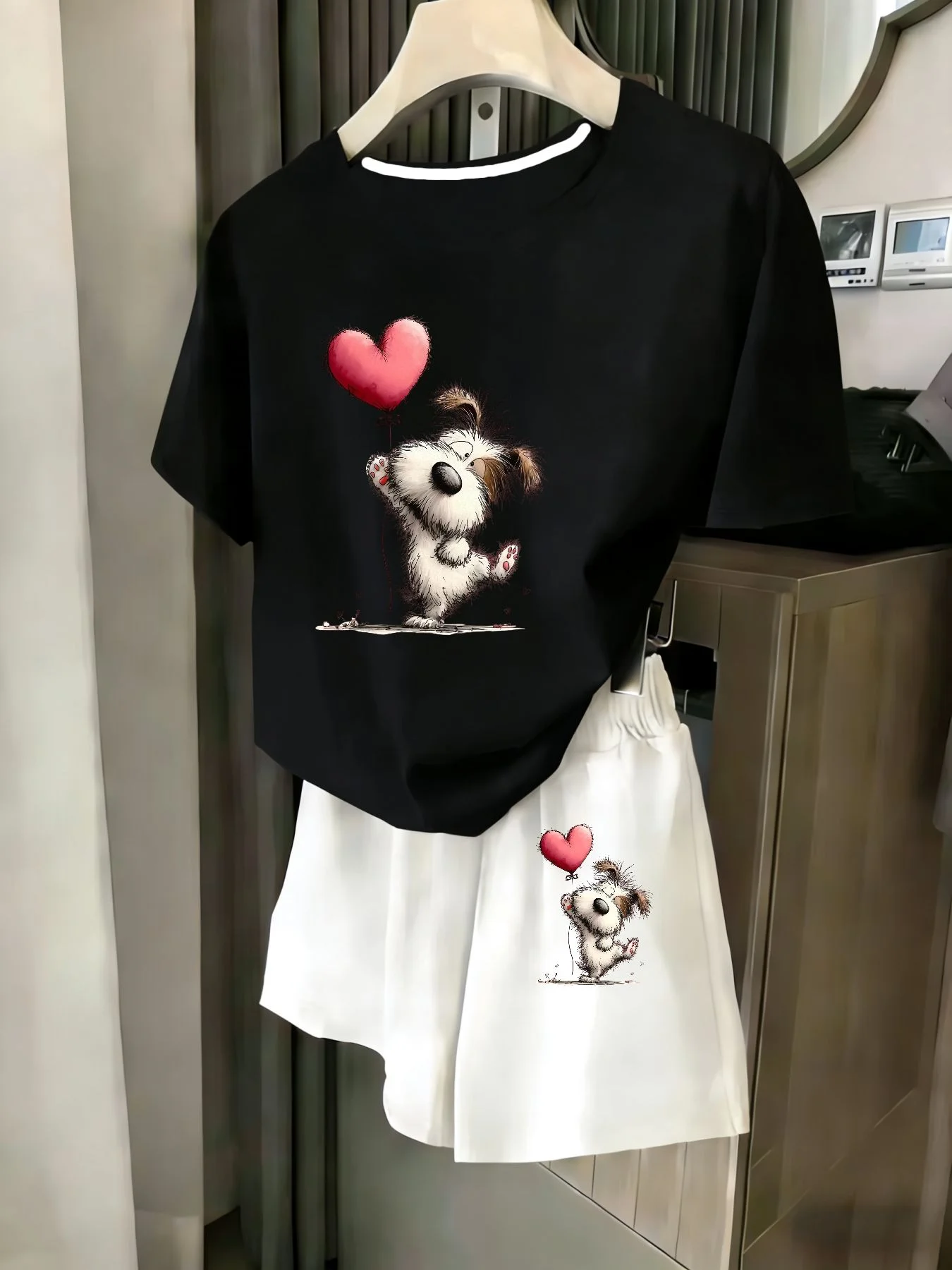 

Женский комплект из 2 предметов, летний комплект для пляжного отдыха, повседневная футболка с круглым вырезом и короткими рукавами, шорты с эластичной резинкой на талии, удобный костюм