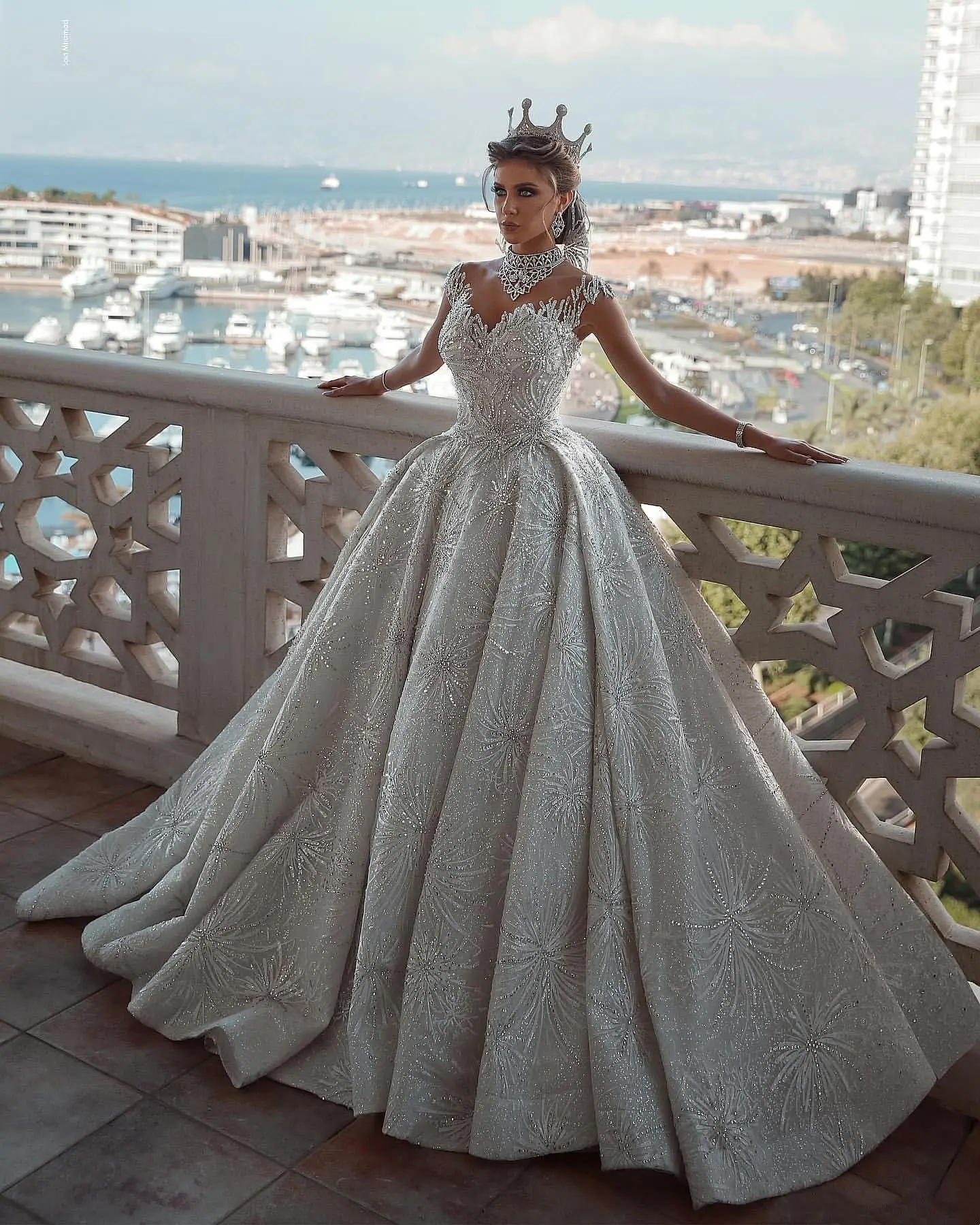 Customized Wedding Dress V Neck Lace Appliques Bridal Gowns Beaded Sequined Saudi Arabia Robe De Mariee