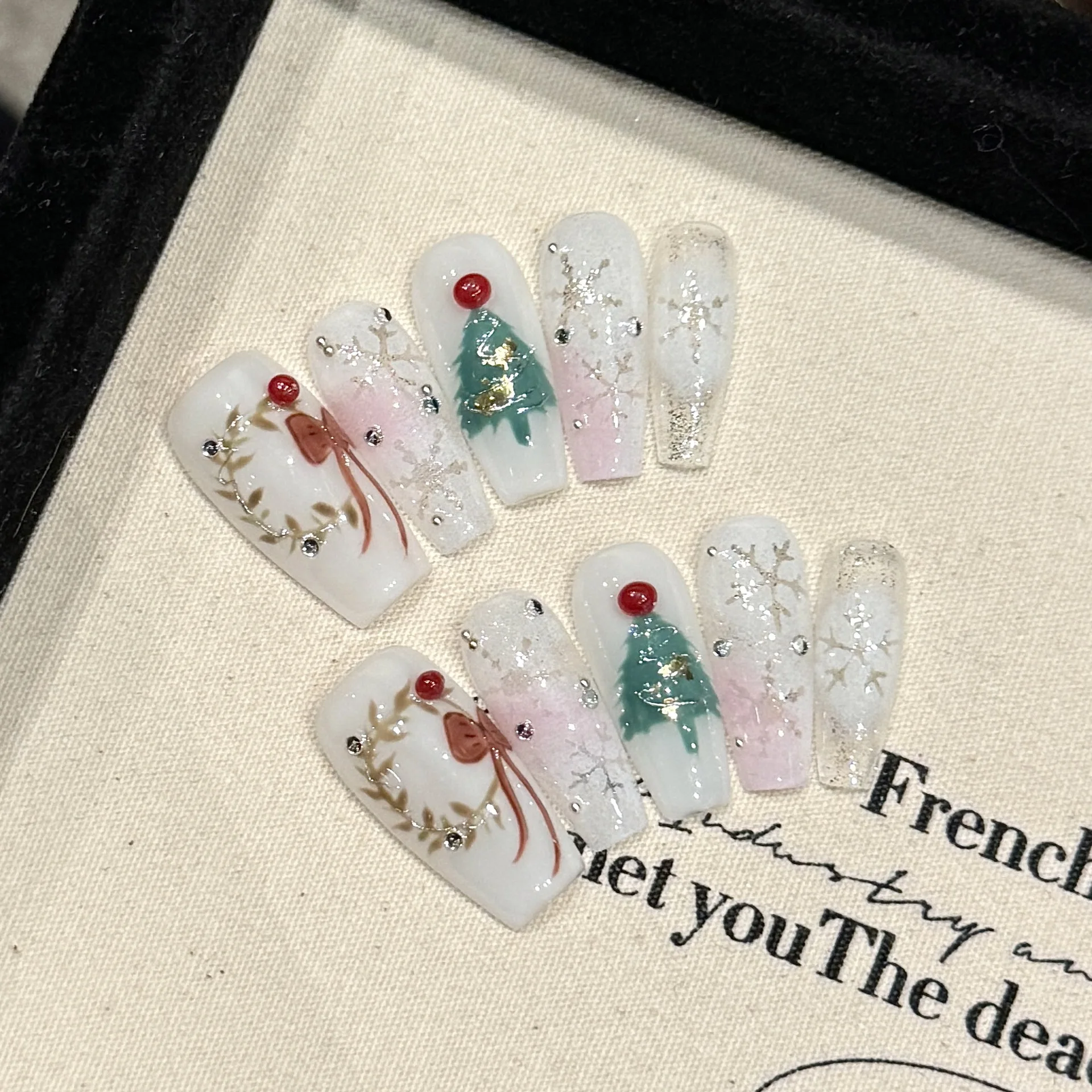 10Pcs Christmas Coffin Handmade Press on Nails Cute Cartoon Pattern Stick on Nails with Glue Winter Santa Claus False Nails Tips