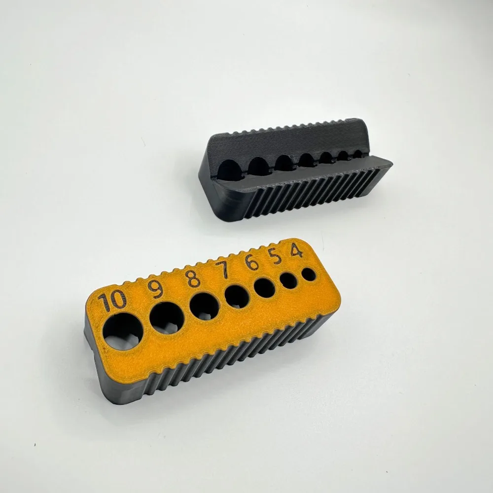 

Handheld Drill Guide 4 to 10mm Vertical Punching Hole Wood Doweling Hole Guide Non-Slip Woodworking Drilling Locator