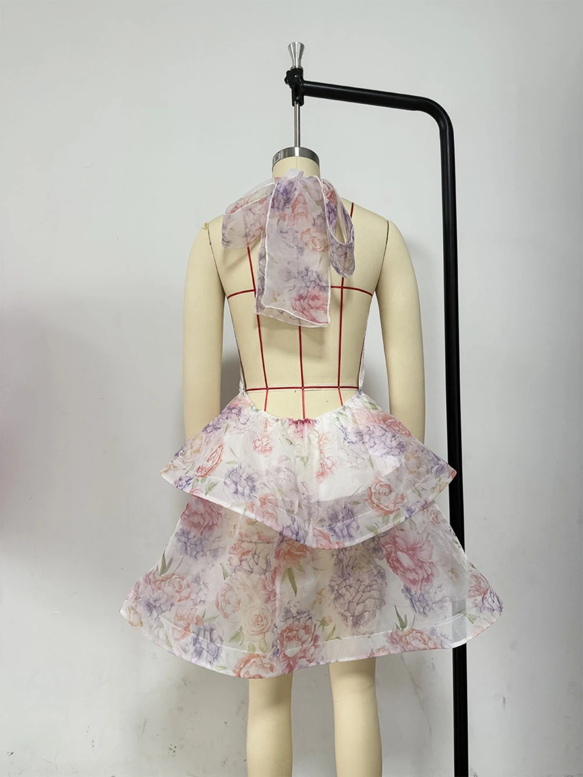 Stsss chique rosa floral impressão mini vestido feminino doce bowtied halter pescoço sem mangas sem costas magro de duas camadas uma linha vestido de festa