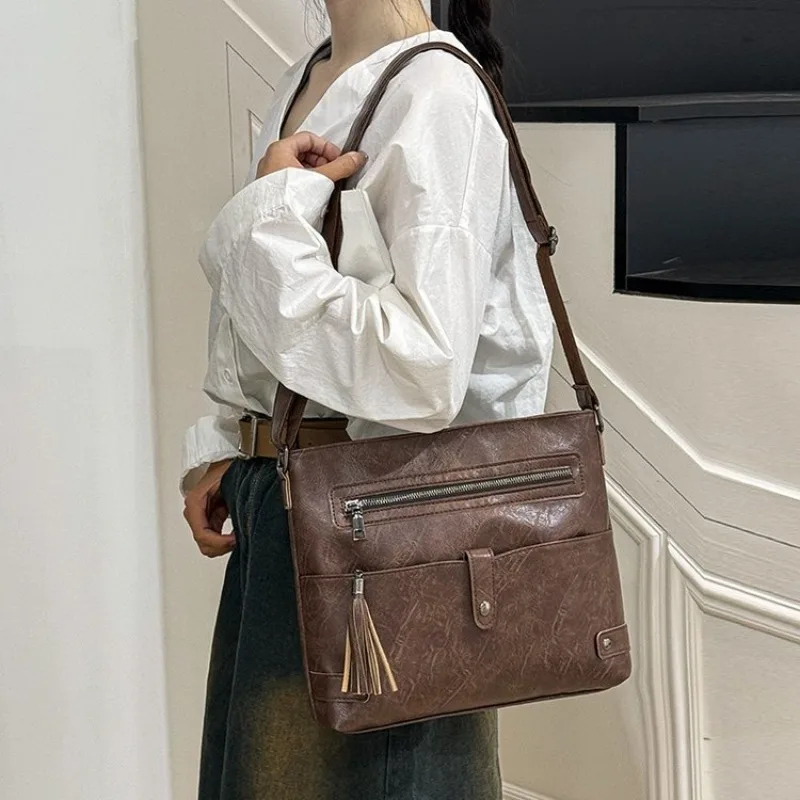 Luxury Minimalist Classic Diaper Bag For Women Vintage Leather Large Capacity Tote Designer Elegant Stylish Commuter Bag
