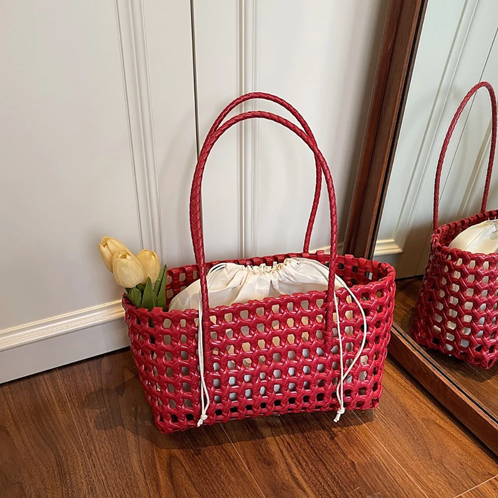 

Женские сумки-корзины на плечо 2026: Новейшая летняя пляжная сумка-тоут с плетеным дизайном, пластиковая, ажурная, люксовая