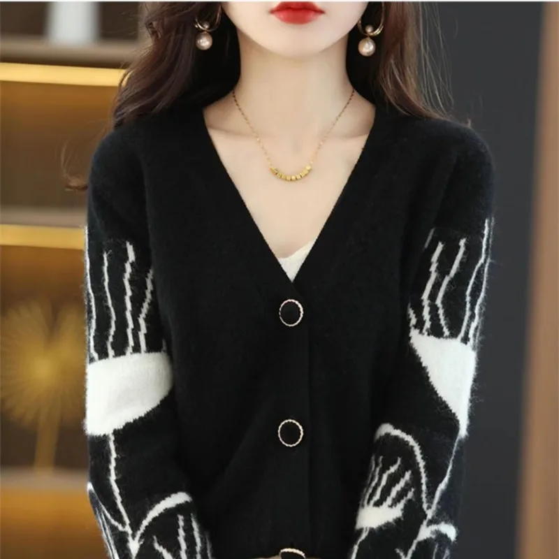 Women\'s Autumn Winter New Fashion Elegant V-neck Printed Button Casual Versatile Long Sleeve Loose Sweater Knitted Cardigan Tops