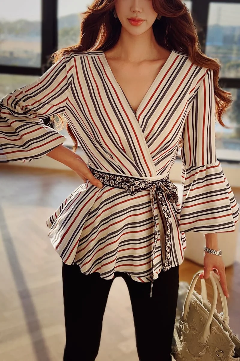 Spring Striped Shirt Lantern Sleeve Women's Top V Neck Vintage Loose Blouses Y2K 2025 New DABUWAWA DM2AST022