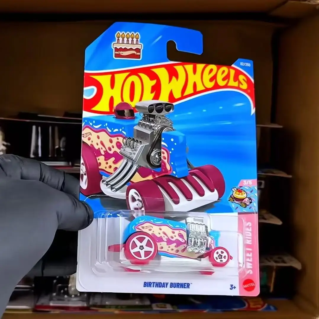 

2026-82 Hot Wheels Cars Горелка на день рождения 1/64 Металлическая литая под давлением модель Коллекция игрушечных транспортных средств