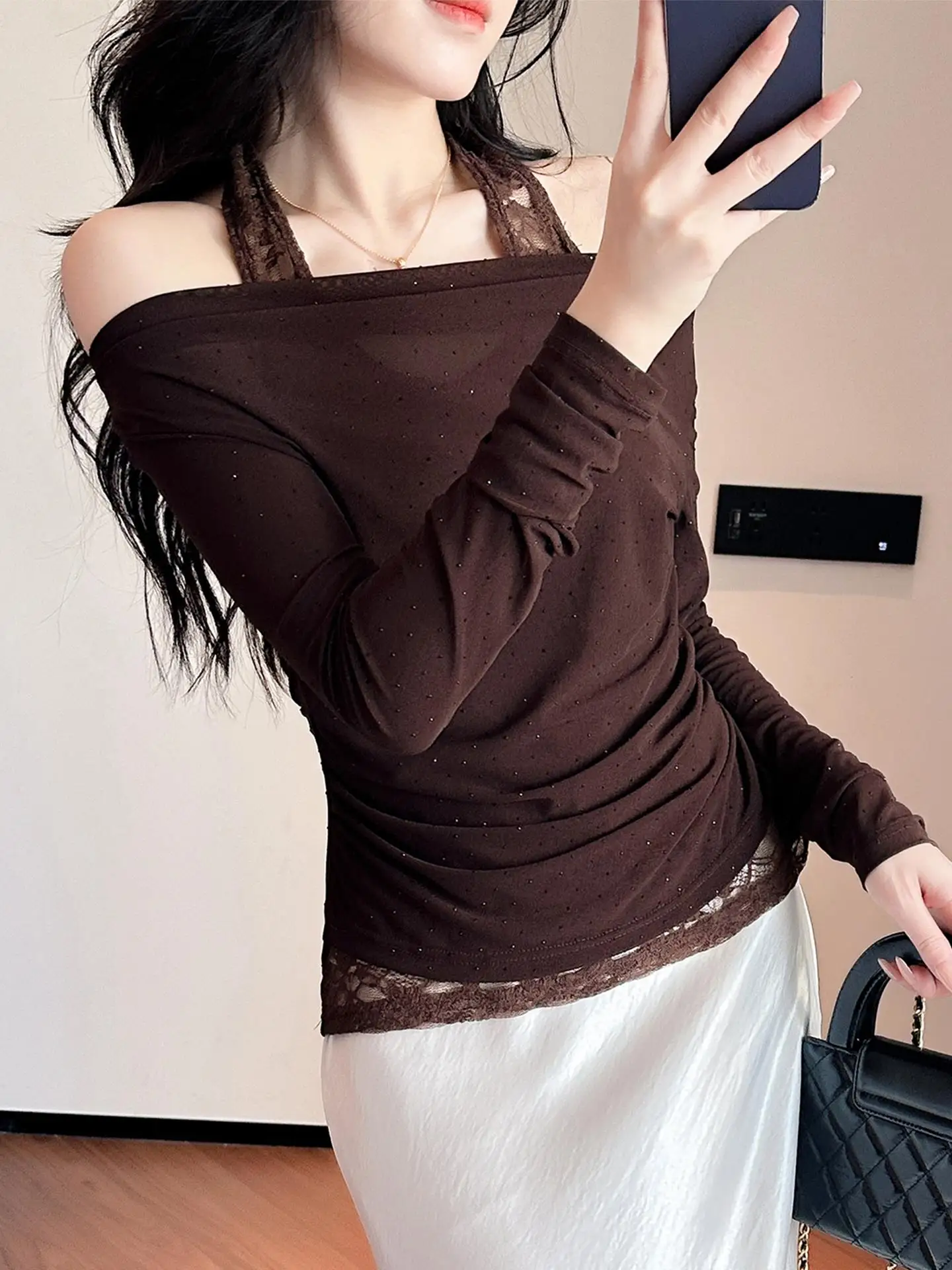 

Сексуальная женская блузка на одно плечо с длинным рукавом, весна-осень, новая коллекция, с тяжелой вышивкой, модная облегающая кружевная блузка