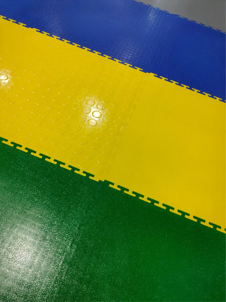 Pavimento industriale in PVC 2025, tappetino in plastica resistente alla pressione e isolante, pavimento per officina con clip di bloccaggio per giunti