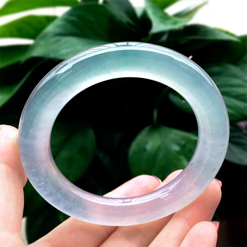 

Женский браслет из янтаря с плавающими цветами