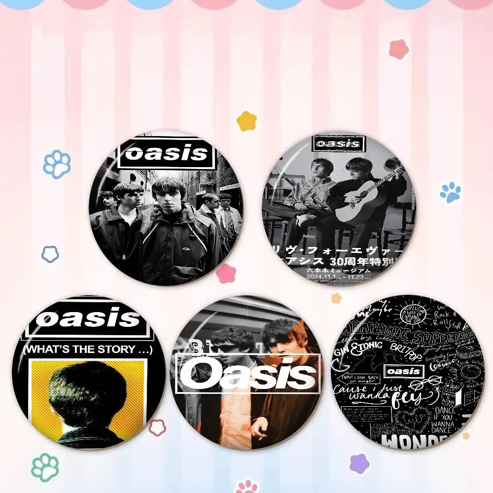Band T-The R-Rain Cool O-Oasis Customizable Soft Button Pin For Women Creative Jewelry Funny Badge Cartoon Lover Hat