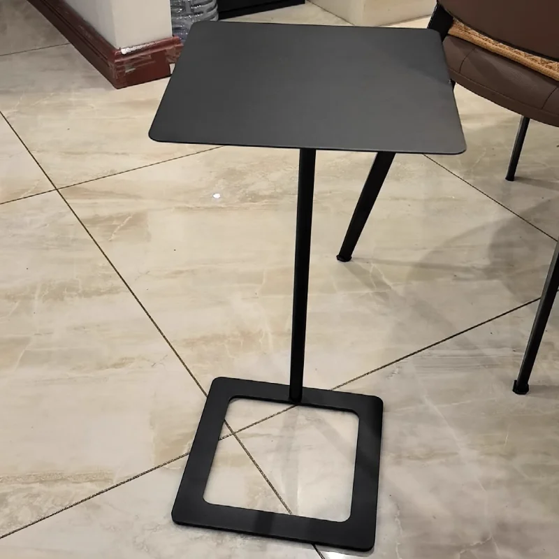 

Скандинавский маленький диван для гостиной, небольшой угловой круглый столик в стиле ретро, креативные прикроватные журнальные столики, минималистичная железная художественная мебель для дома