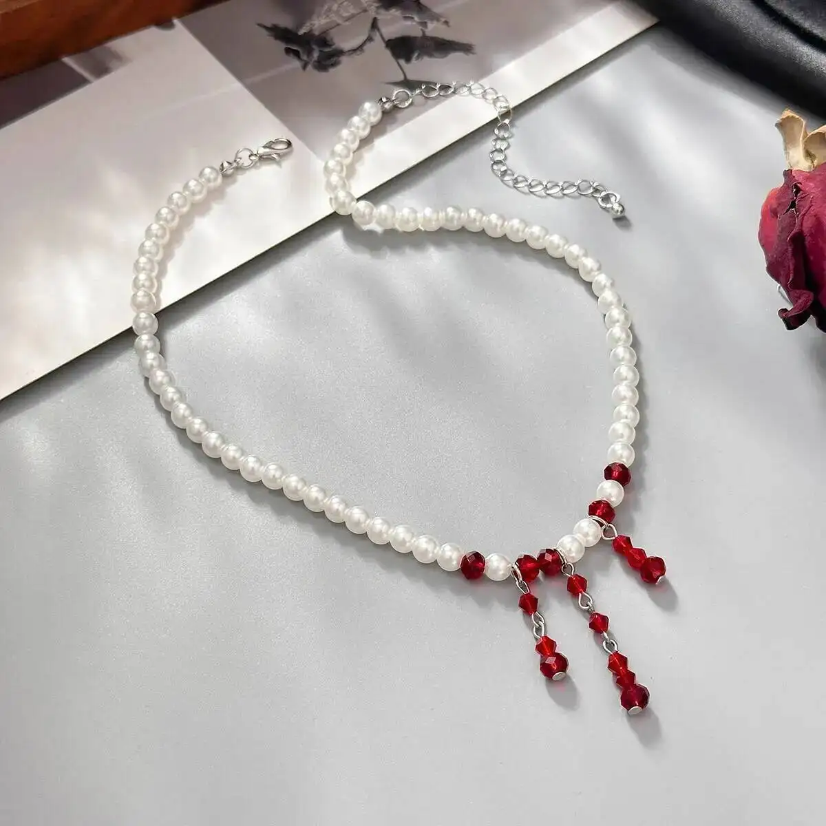 SHIXIN Gothic Red Crystal Blood Drop Quaste Choker Halskette für Frauen Elegante Imitation Perle Kette Halloween Hals Schmuck Geschenk – Detail 5