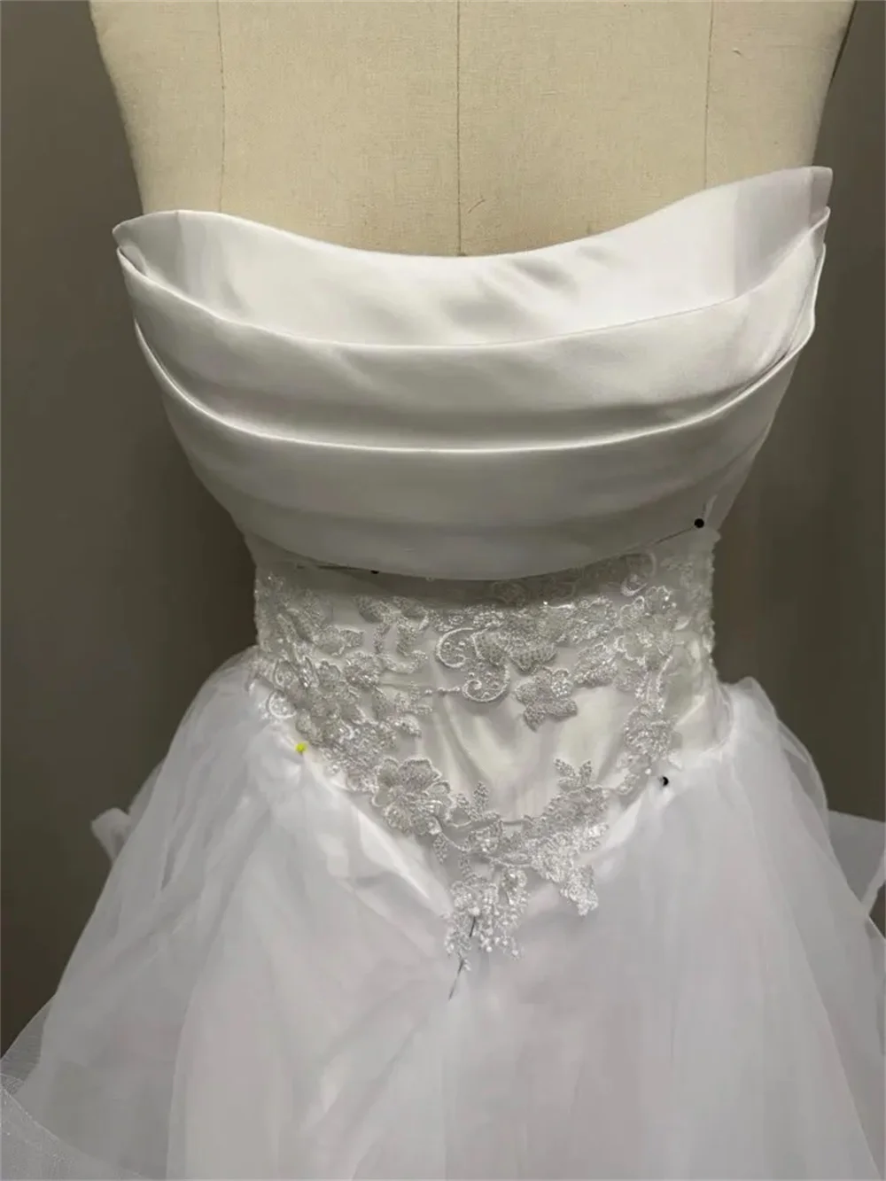 Feito sob encomenda plissado sweethart renda applique babados nupcial crescido um solitário vestidos de casamento feito sob encomenda 2026 vestido de noiva