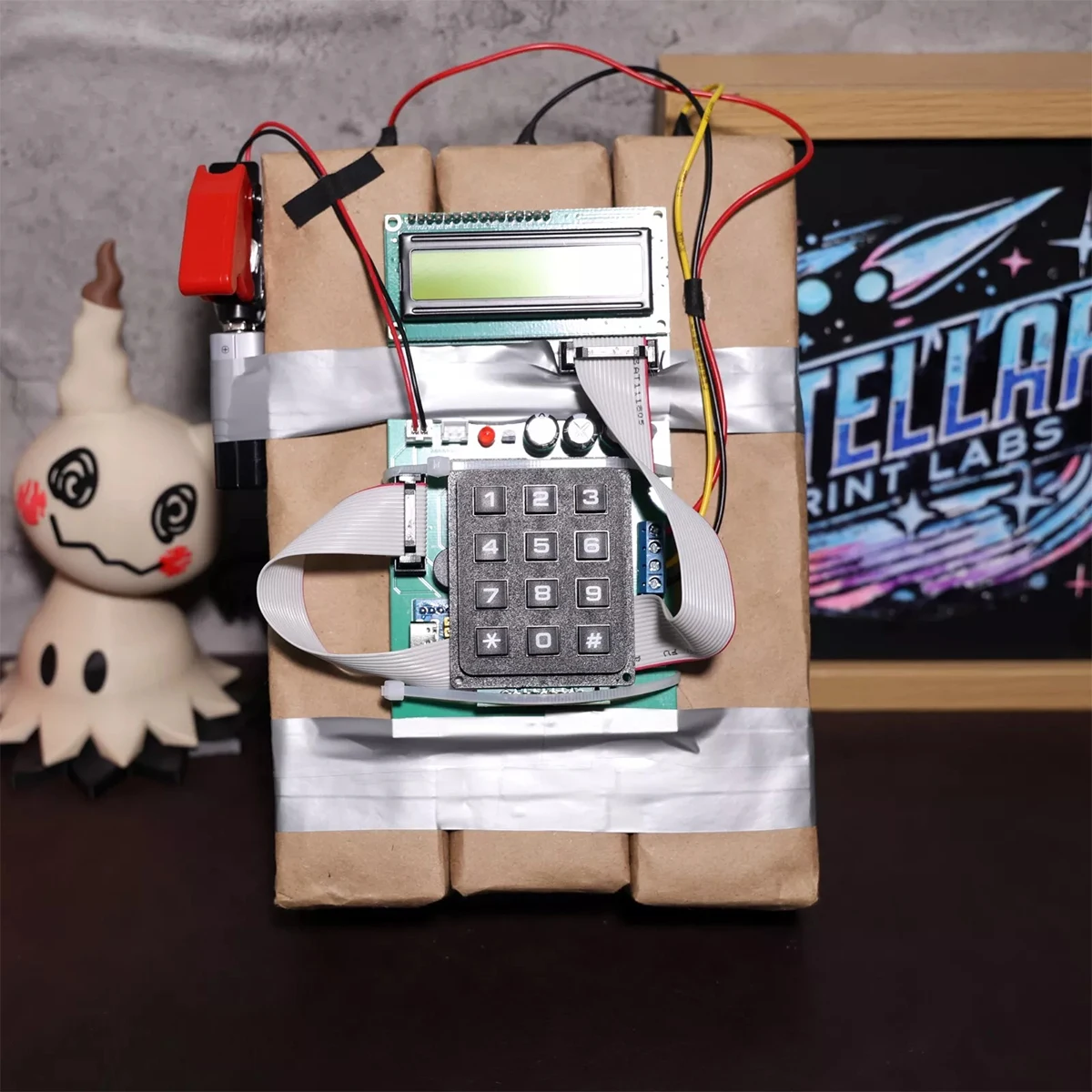 

CS GO C4 Bom Model with Sound Buttons Password-Settable Sound Effect Non-Functional Simulation Toys Counter-Strike Cosplay Prop